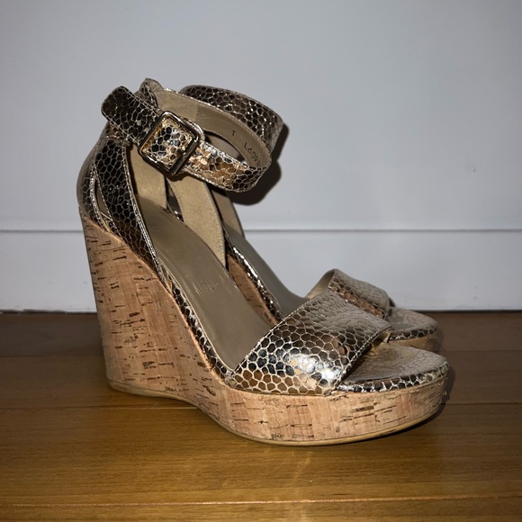 Stuart Weitzman Gold Alligator Cork Wedges - Picture 1 of 8